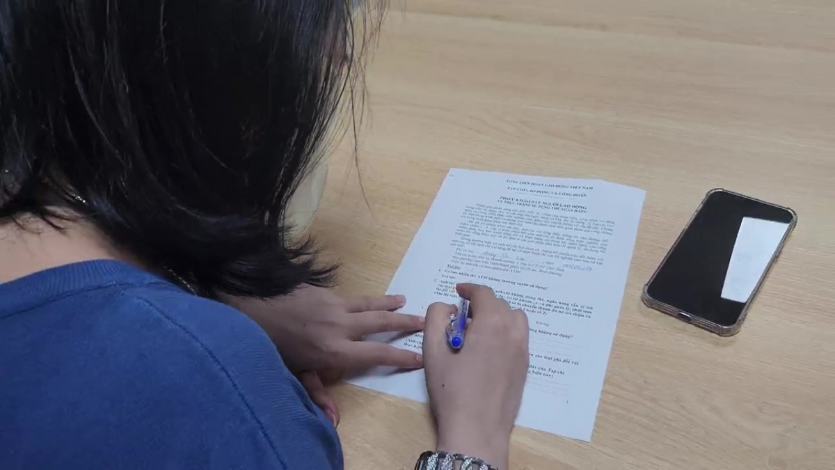 Bài 4: Công nhân chịu thiệt đến bao giờ?