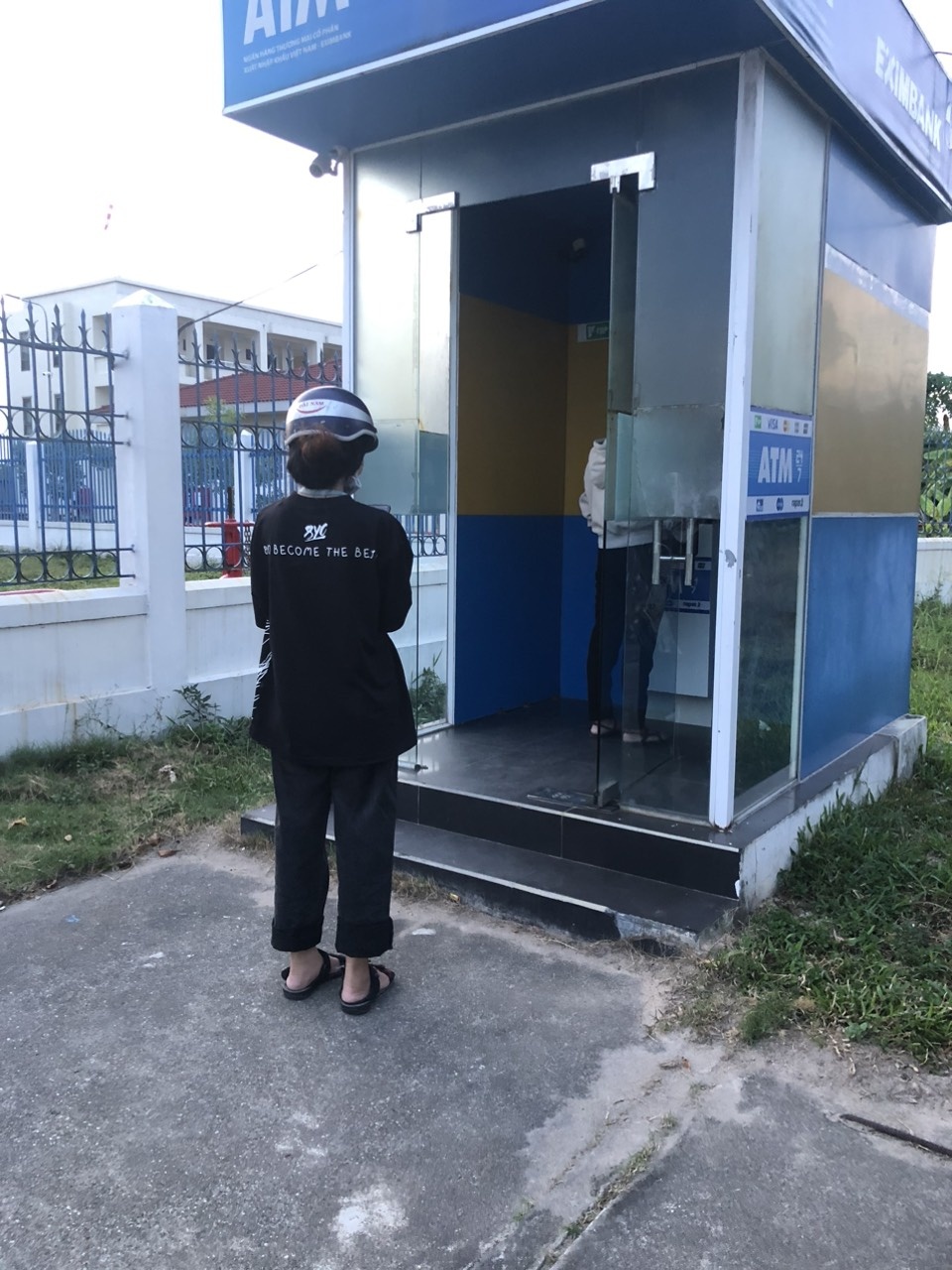 Bài 4: Công nhân chịu thiệt đến bao giờ?