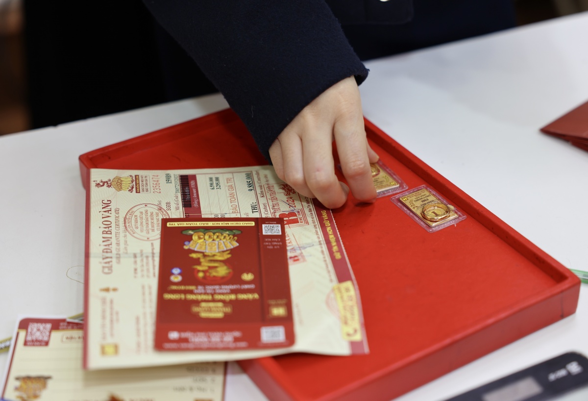 Vàng nhẫn vượt mốc 81 triệu/lượng, công nhân liệu có mua được? Vàng nhẫn vượt mốc 81 triệu/lượng, công nhân liệu có mua được?