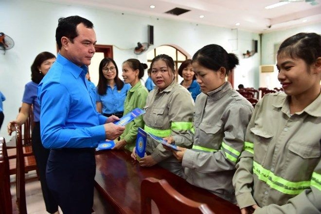 Công đoàn trong bão lũ: Ấm nghĩa trọn tình