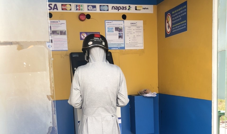 “Bẫy nợ” thẻ ngân hàng - Bài 5: Ngân hàng cần minh bạch, rạch ròi “Bẫy nợ” thẻ ngân hàng - Bài 5: Ngân hàng cần minh bạch, rạch ròi