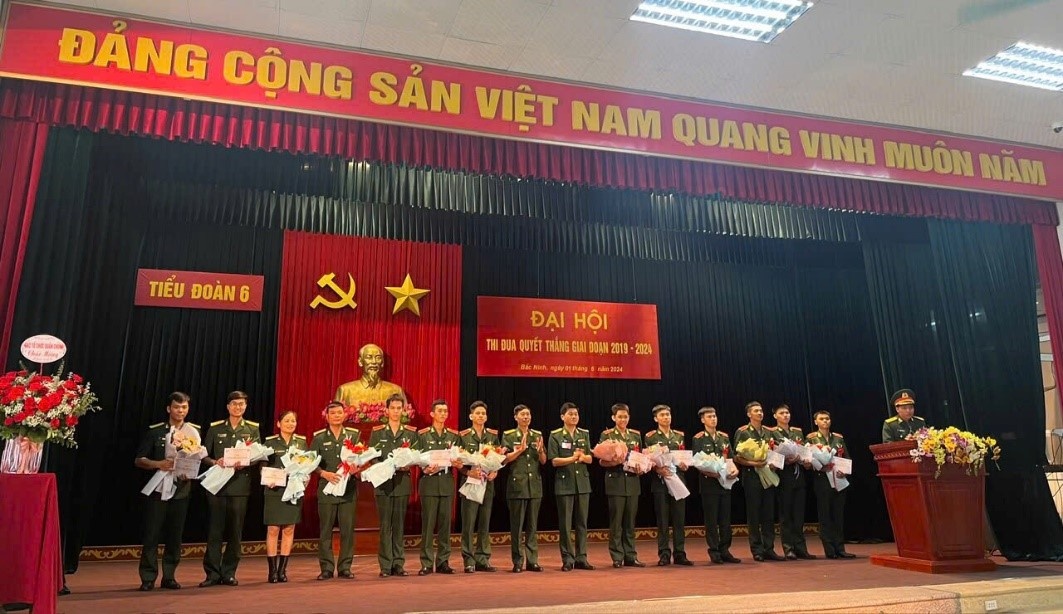 Vòng tay Công đoàn tiếp thêm động lực, lan tỏa yêu thương