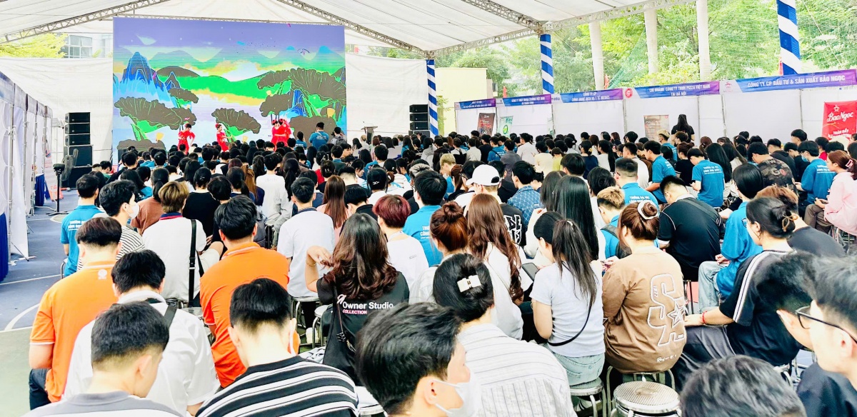 Sinh viên sớm tiếp xúc với thị trường lao động