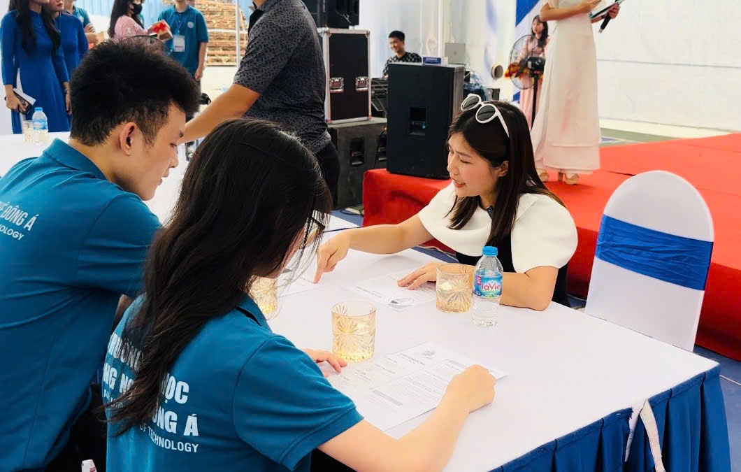 Sinh viên sớm tiếp xúc với thị trường lao động