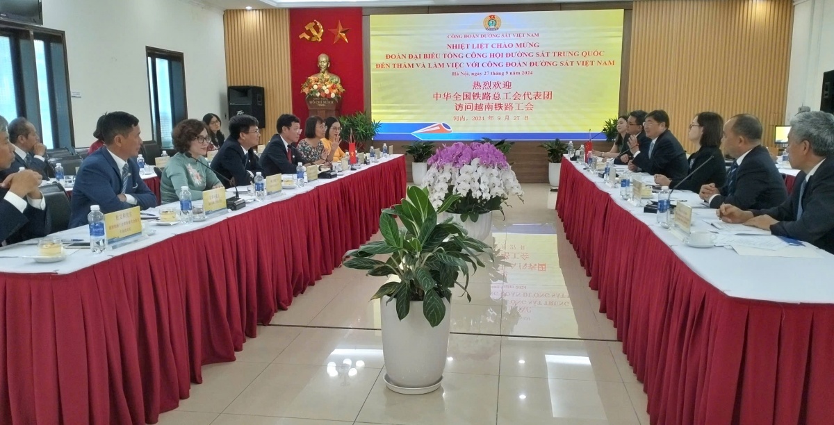 Công đoàn – cầu nối giúp đường sắt hai nước Việt Nam và Trung Quốc cùng phát triển Công đoàn – cầu nối giúp đường sắt hai nước Việt Nam và Trung Quốc cùng phát triển