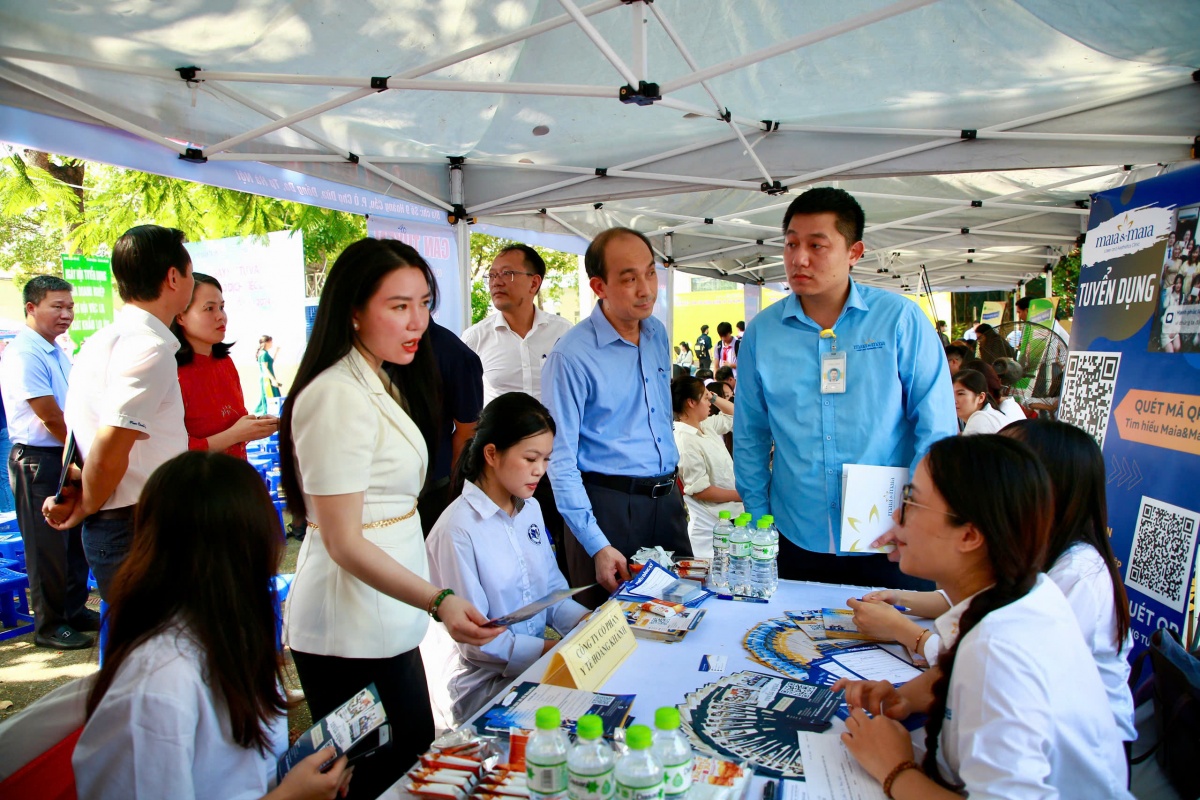 Ngày hội giao dịch việc làm: Cơ hội định hướng tương lai cho học sinh, sinh viên quận Tây Hồ