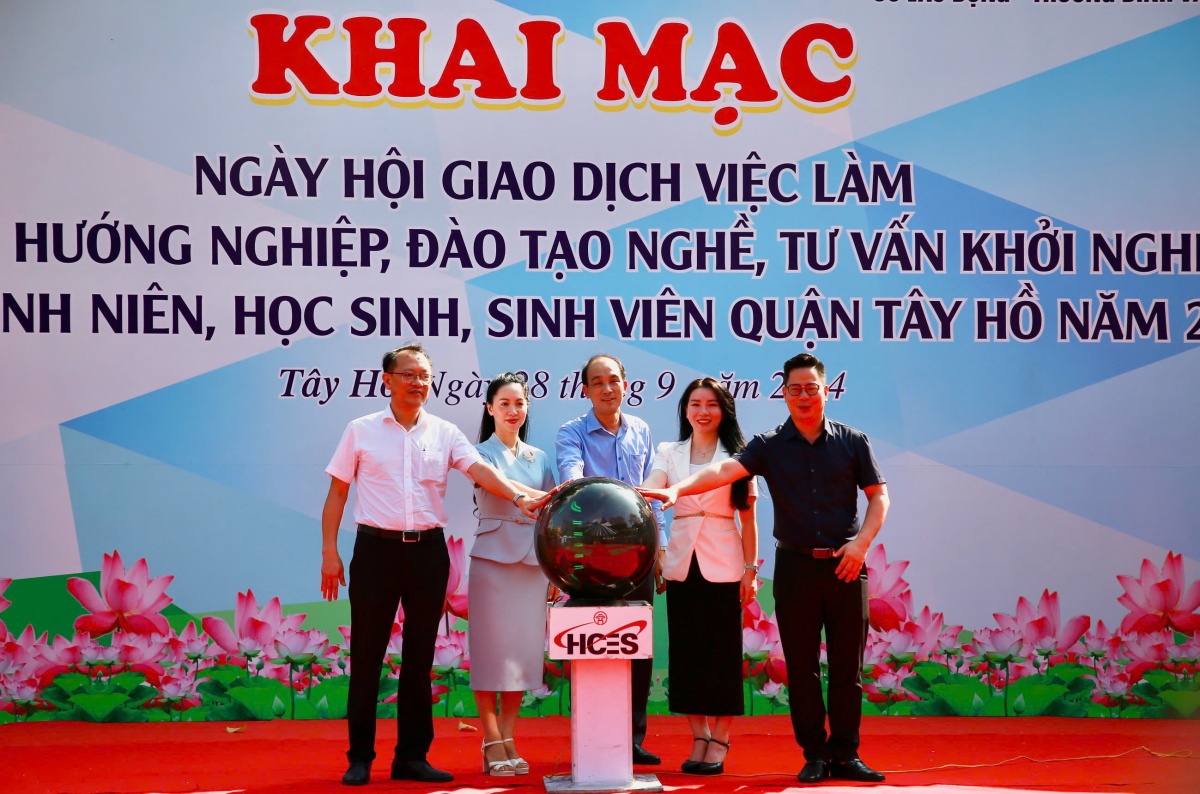 Ngày hội giao dịch việc làm: Cơ hội định hướng tương lai cho học sinh, sinh viên quận Tây Hồ