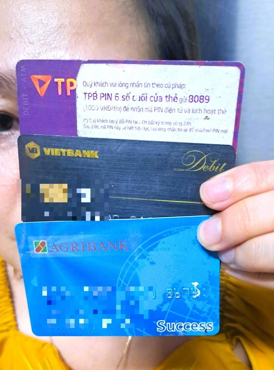 Bài 8: "Tư vấn các loại phí mở thẻ là trách nhiệm của ngân hàng"