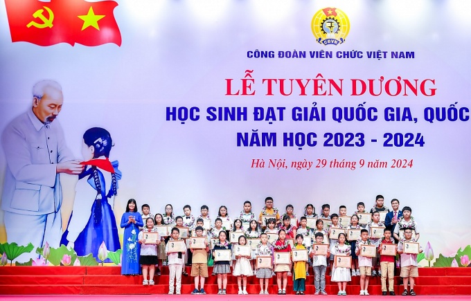 “Mong các em tương lai sẽ trở thành những đoàn viên xứng đáng của Công đoàn Việt Nam” “Mong các em tương lai sẽ trở thành những đoàn viên xứng đáng của Công đoàn Việt Nam”