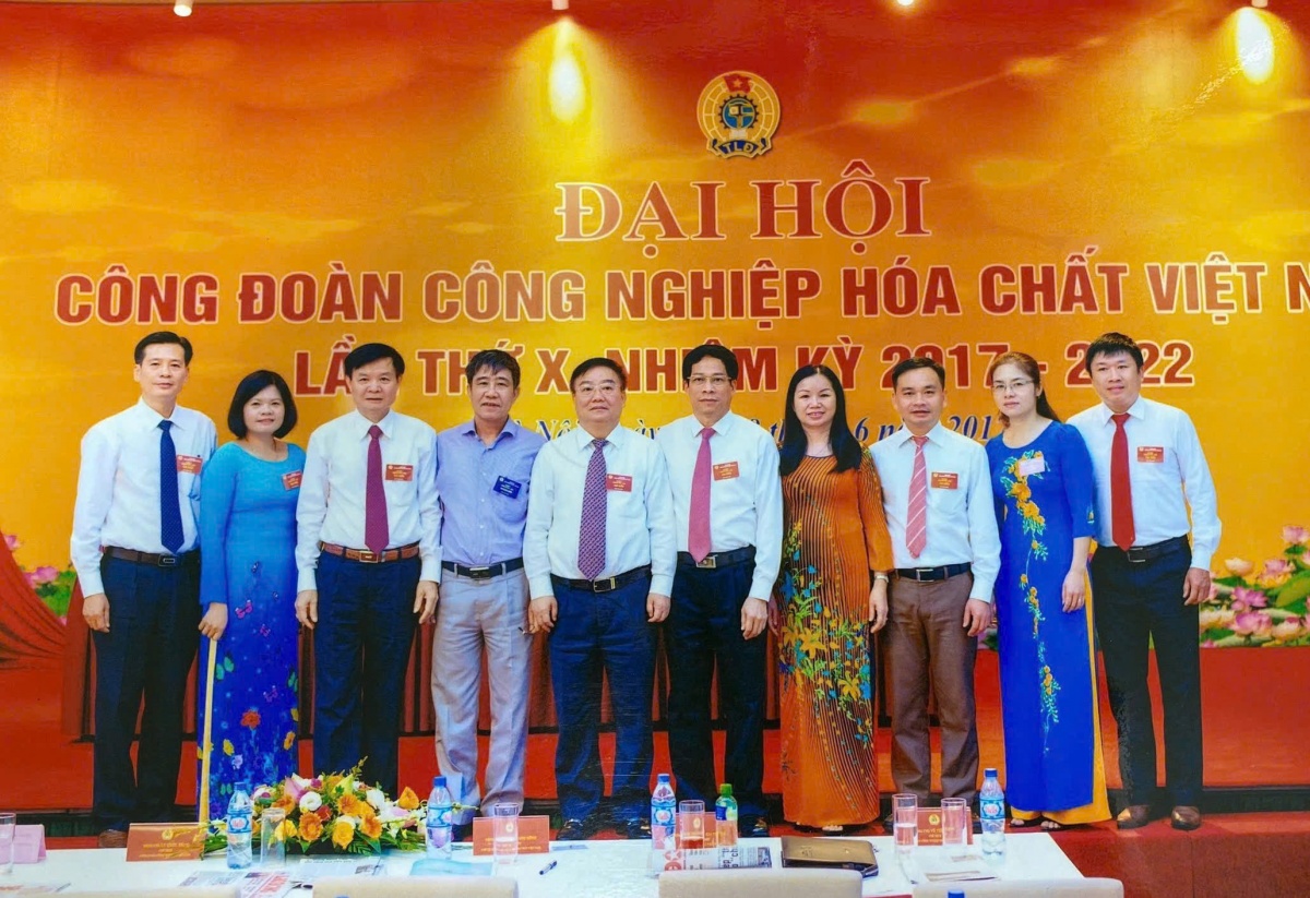 Anh Phạm Việt Hùng- Chủ tịch Công đoàn có “đôi tay vàng” Anh Phạm Việt Hùng- Chủ tịch Công đoàn có “đôi tay vàng”