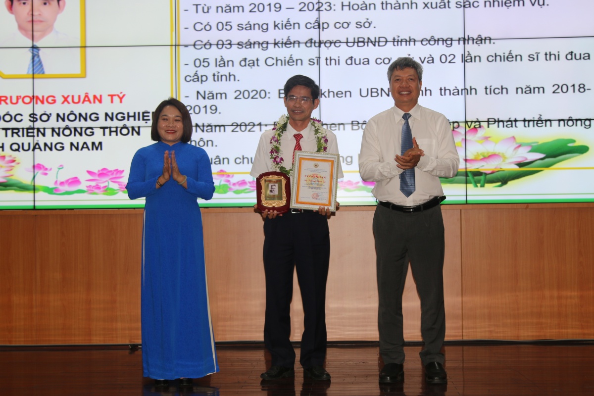 Quảng Nam trao giải thưởng Huỳnh Ngọc Huệ