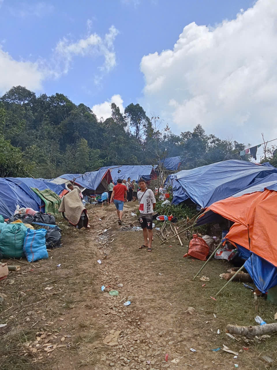 Mệnh lệnh trái tim hướng về nơi bão lũ của Công đoàn Mệnh lệnh trái tim hướng về nơi bão lũ của Công đoàn
