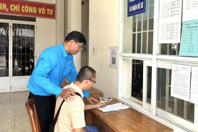 LĐLĐ Bà Rịa - Vũng Tàu giúp người lao động khởi kiện, được bồi thường hơn 1,2 tỷ đồng LĐLĐ Bà Rịa - Vũng Tàu giúp người lao động khởi kiện, được bồi thường hơn 1,2 tỷ đồng