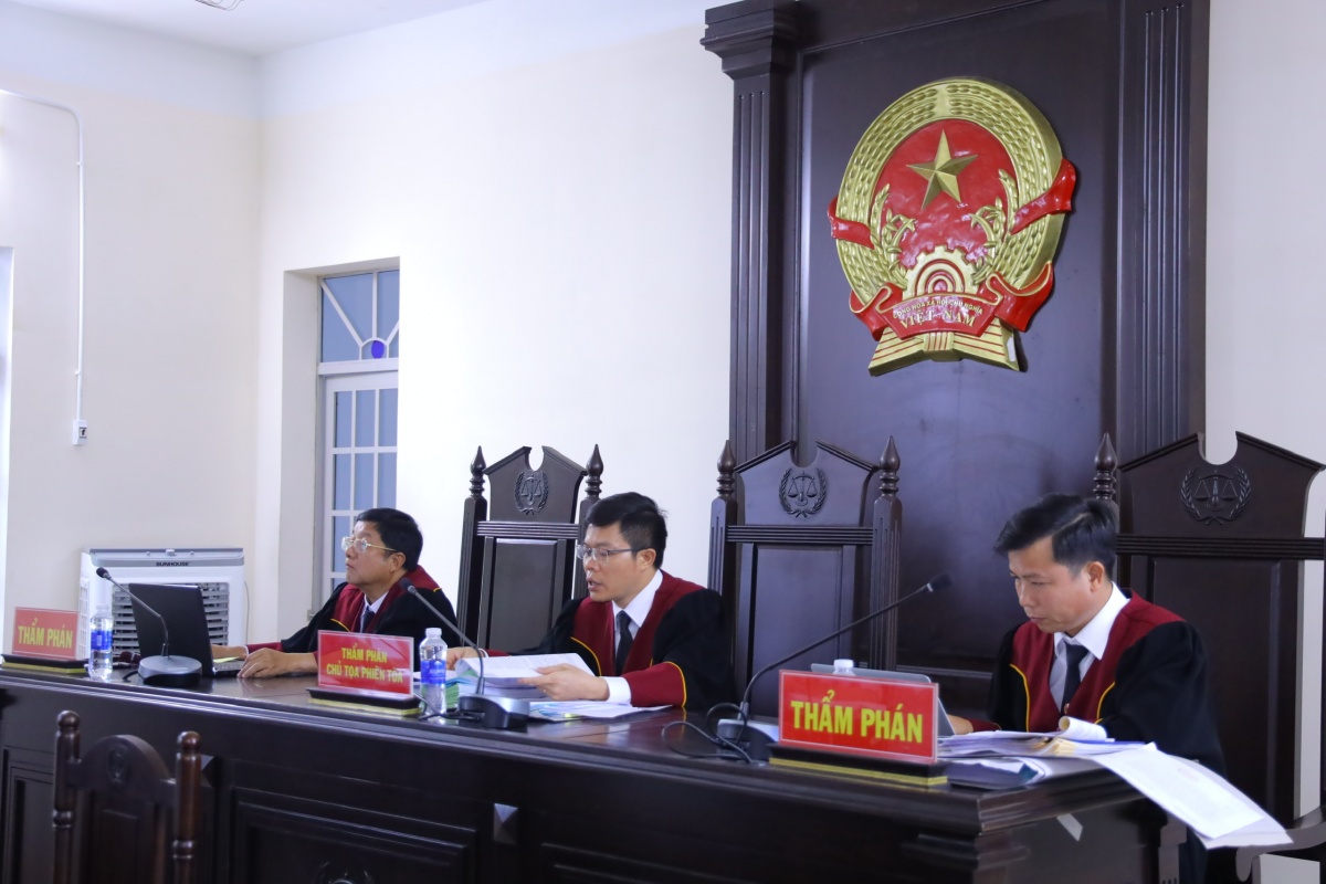 LĐLĐ Bà Rịa - Vũng Tàu giúp người lao động khởi kiện, được bồi thường hơn 1,2 tỷ đồng LĐLĐ Bà Rịa - Vũng Tàu giúp người lao động khởi kiện, được bồi thường hơn 1,2 tỷ đồng