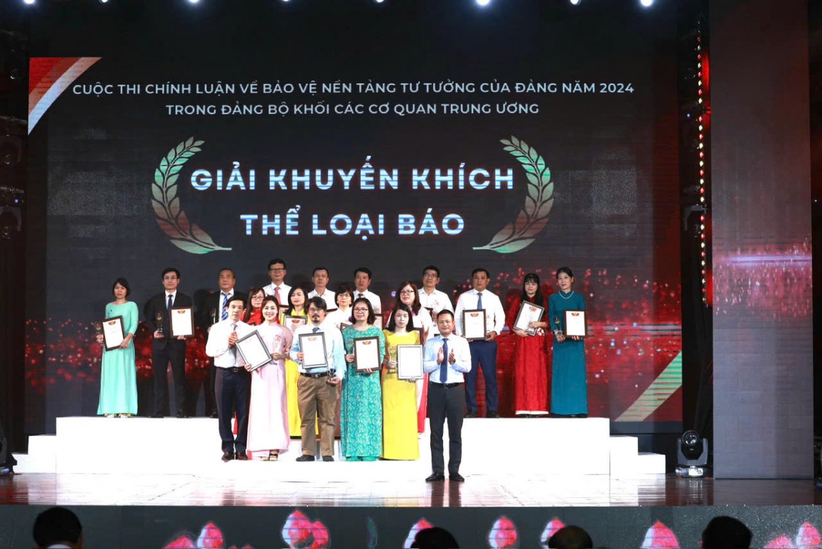 Tạp chí Lao động và Công đoàn đoạt giải Cuộc thi chính luận về bảo vệ nền tảng tư tưởng của Đảng Tạp chí Lao động và Công đoàn đoạt giải Cuộc thi chính luận về bảo vệ nền tảng tư tưởng của Đảng