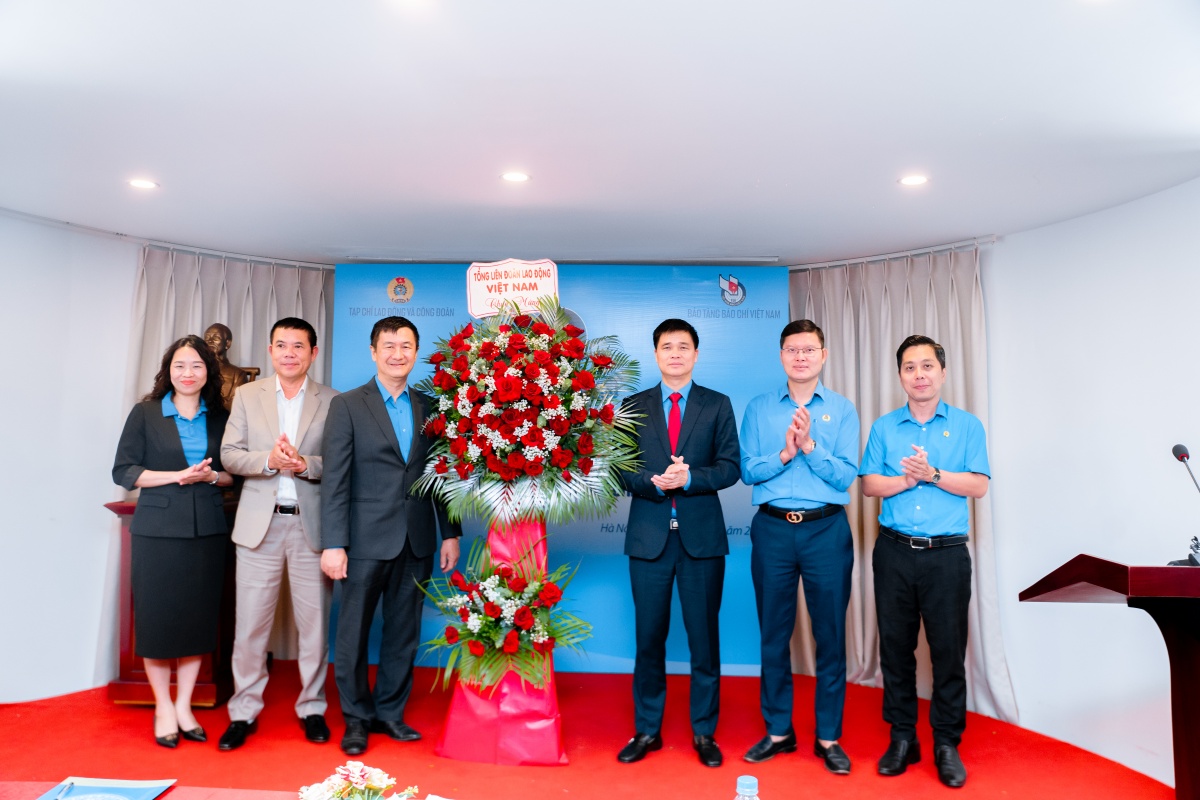 Toàn cảnh tọa đàm và lễ tiếp nhận tượng nhà báo Nguyễn Đức Cảnh