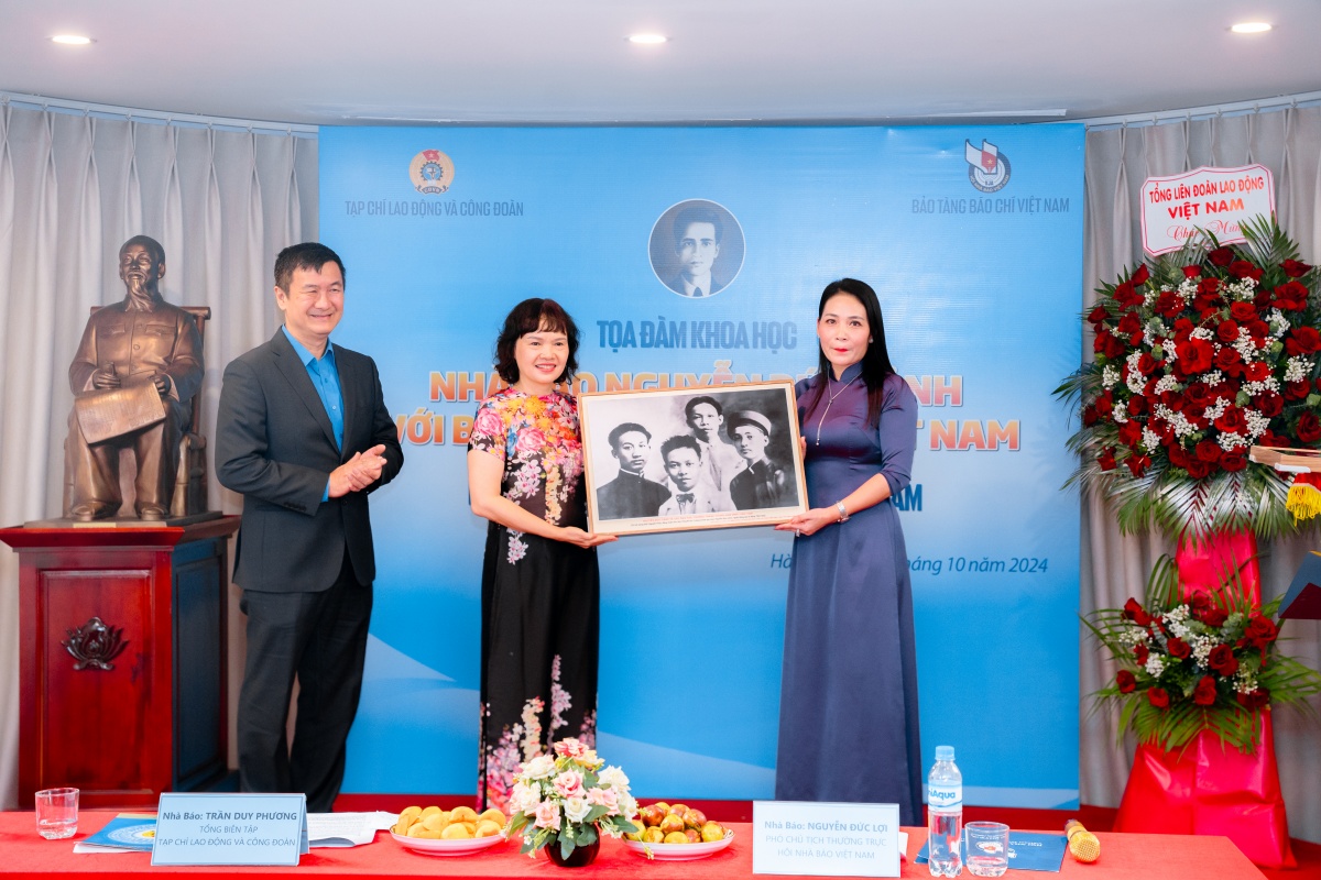 Toàn cảnh tọa đàm và lễ tiếp nhận tượng nhà báo Nguyễn Đức Cảnh