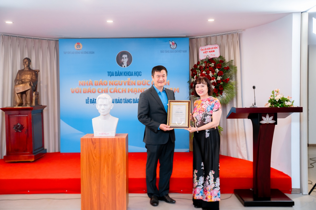 Toàn cảnh tọa đàm và lễ tiếp nhận tượng nhà báo Nguyễn Đức Cảnh