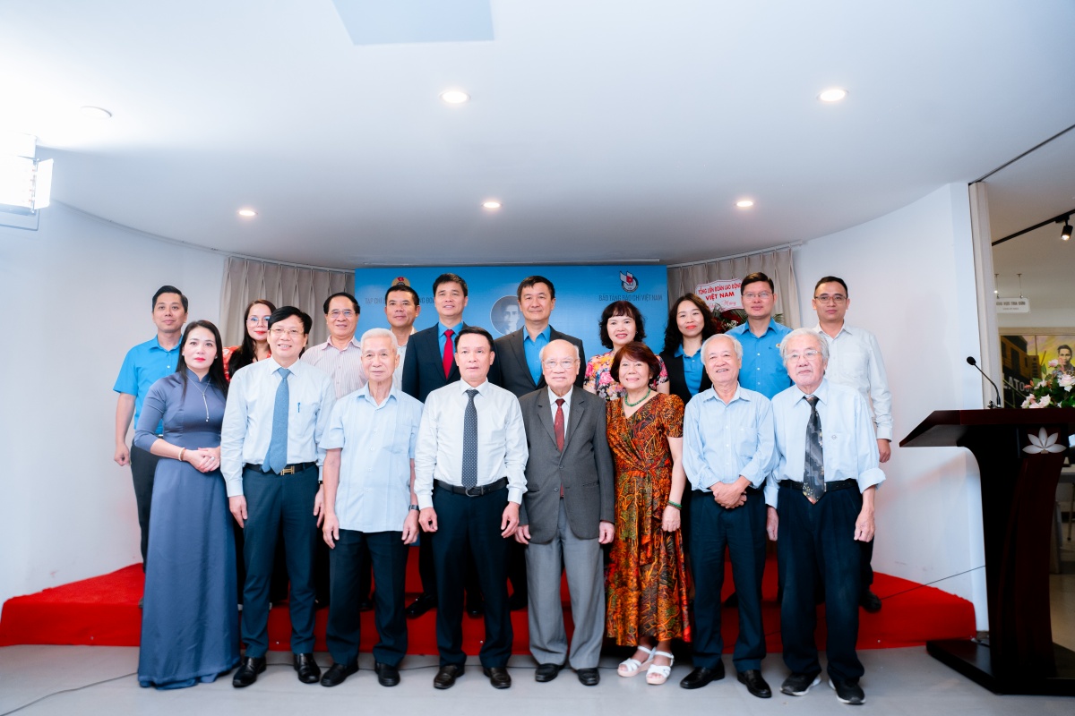 Toàn cảnh tọa đàm và lễ tiếp nhận tượng nhà báo Nguyễn Đức Cảnh