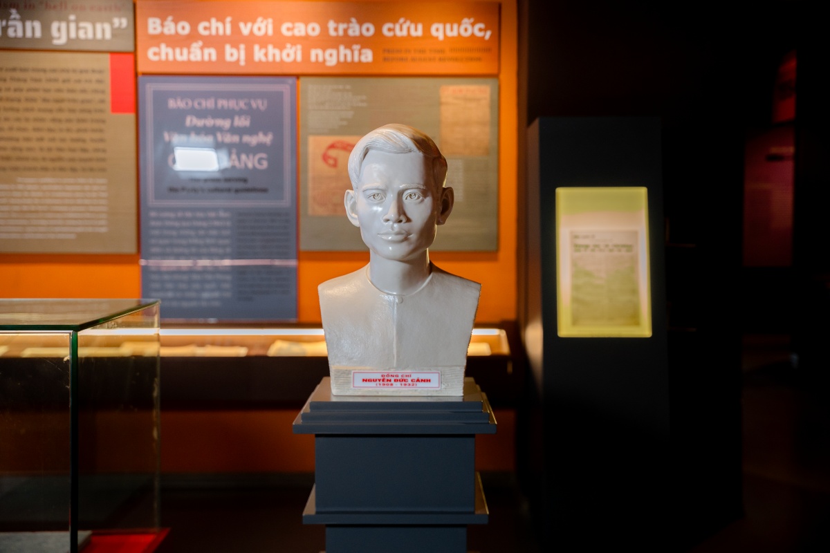 Toàn cảnh tọa đàm và lễ tiếp nhận tượng nhà báo Nguyễn Đức Cảnh