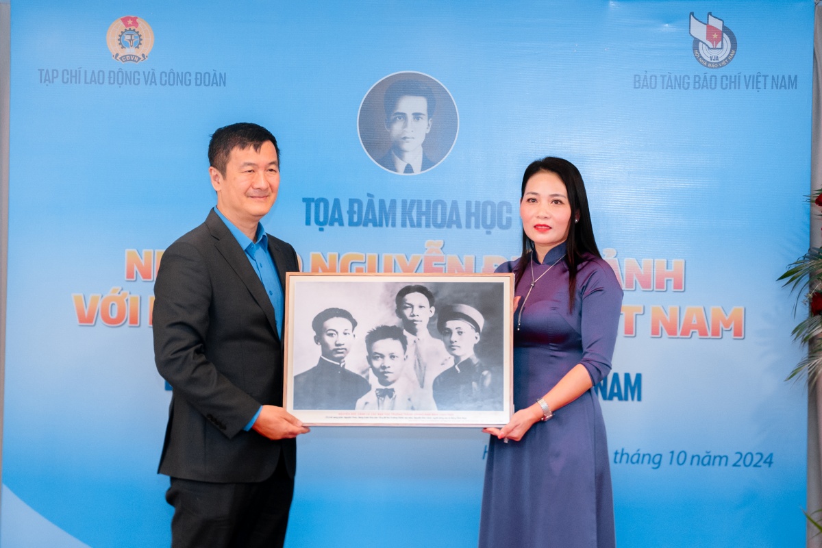 Toàn cảnh tọa đàm và lễ tiếp nhận tượng nhà báo Nguyễn Đức Cảnh