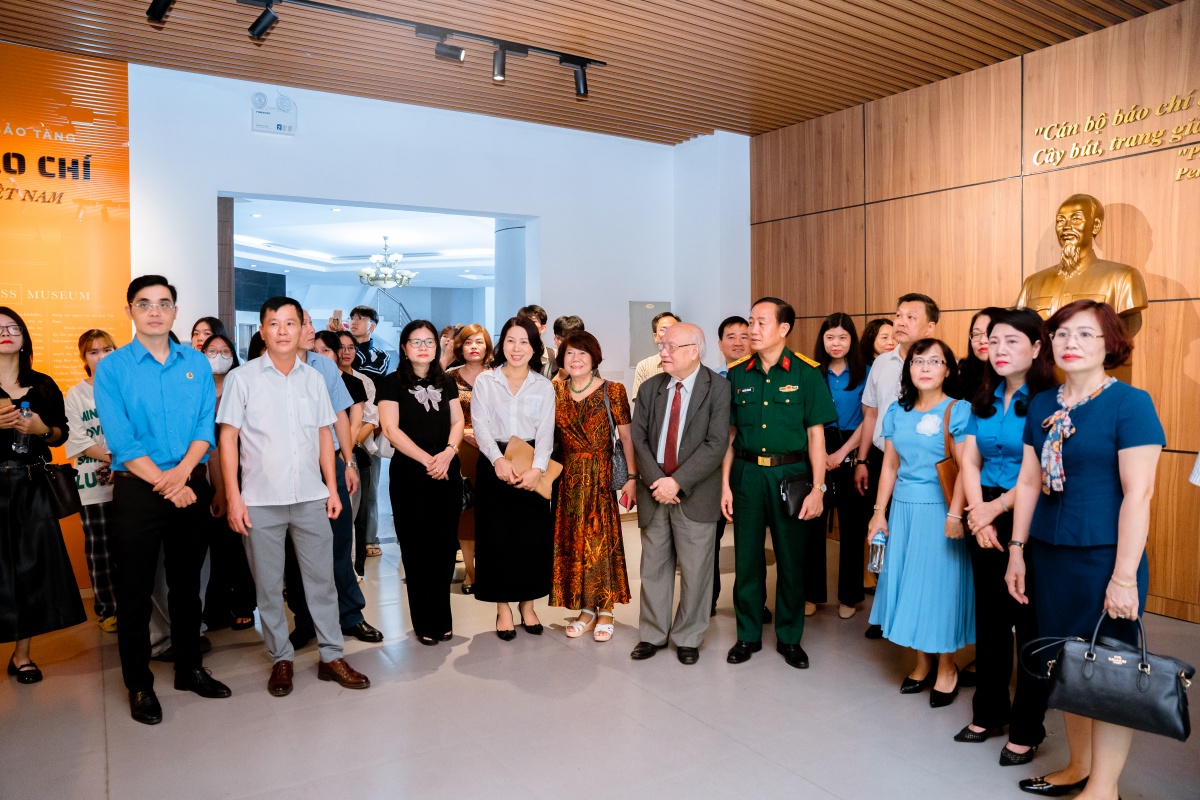 Toàn cảnh tọa đàm và lễ tiếp nhận tượng nhà báo Nguyễn Đức Cảnh