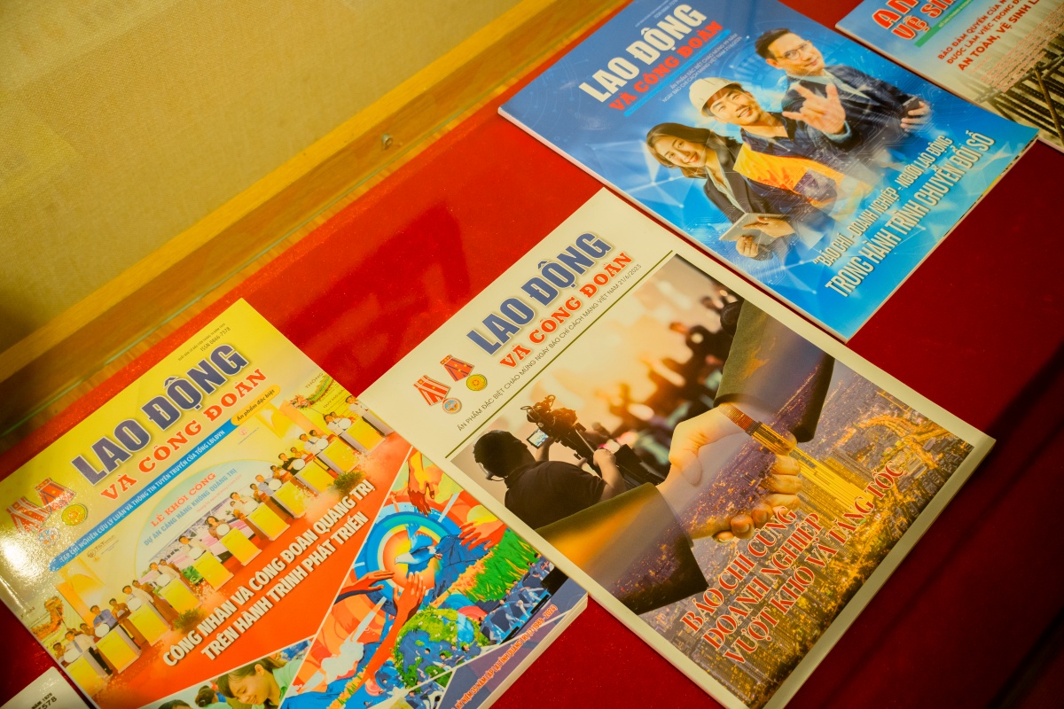 Toàn cảnh tọa đàm và lễ tiếp nhận tượng nhà báo Nguyễn Đức Cảnh