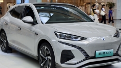 BYD mua nốt cổ phần xe điện Denza, kết thúc hợp tác với Mercedes-Benz