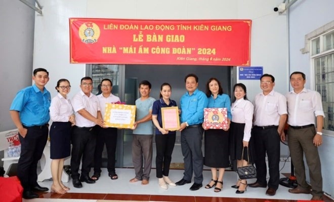 Ấm áp nghĩa tình từ những Ấm áp nghĩa tình từ những