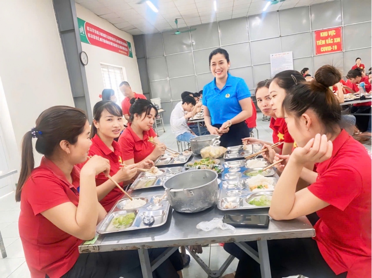 Người “chị cả” của Công đoàn Xí nghiệp Veston Hưng Hà Người “chị cả” của Công đoàn Xí nghiệp Veston Hưng Hà