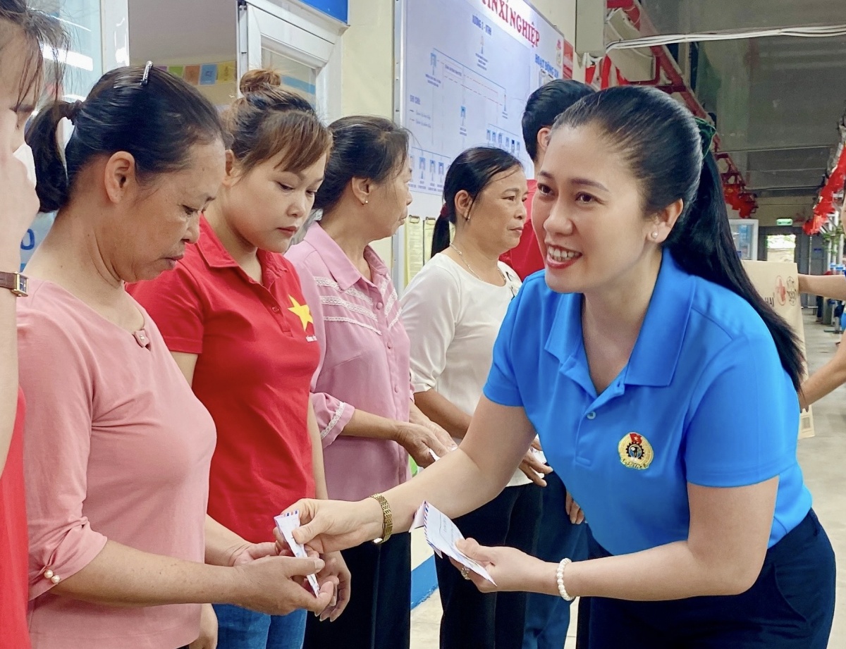 Người “chị cả” của Công đoàn Xí nghiệp Veston Hưng Hà Người “chị cả” của Công đoàn Xí nghiệp Veston Hưng Hà