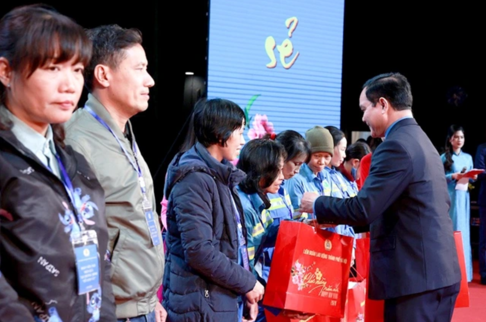 2000 vé tàu đưa người lao động về quê đón Tết Ất Tỵ 2025 2000 vé tàu đưa người lao động về quê đón Tết Ất Tỵ 2025