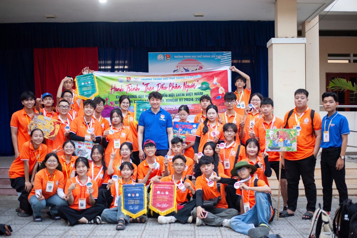 Tiến sỹ Lê Thanh Sơn: Học và làm theo Bác để trưởng thành hơn mỗi ngày Tiến sỹ Lê Thanh Sơn: Học và làm theo Bác để trưởng thành hơn mỗi ngày