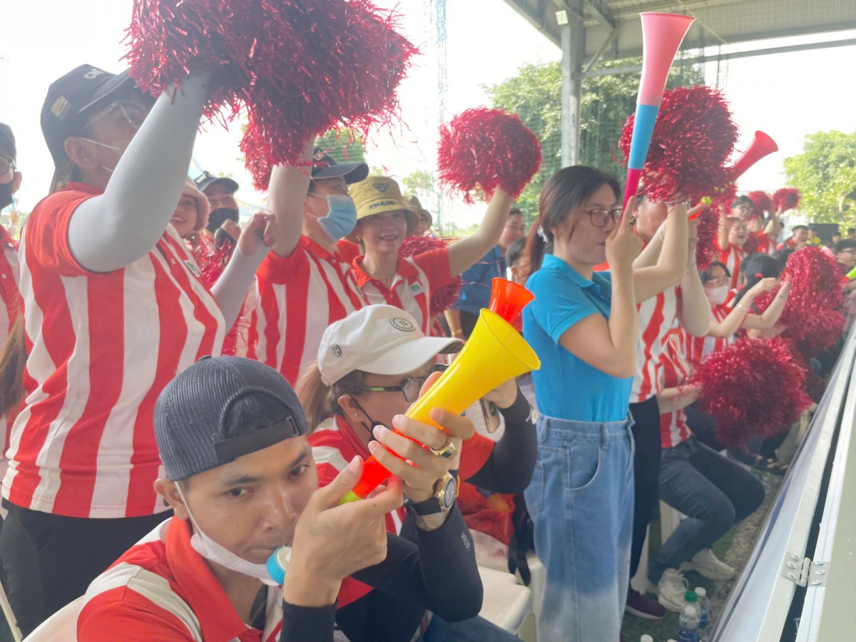 Bình Dương: 12 đội bóng công nhân thuộc khu vực 3 tranh tài sôi nổi