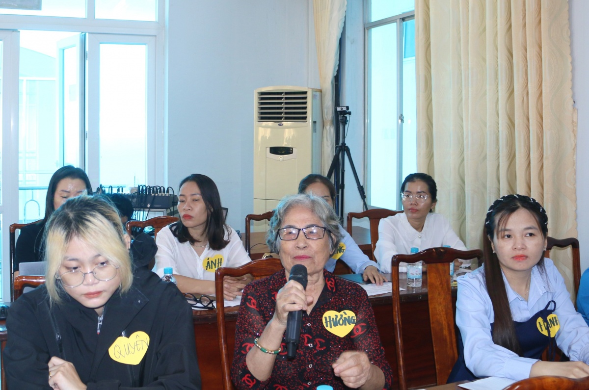 LĐLĐ Bình Phước: Trang bị kiến thức, kỹ năng làm cha mẹ cho nữ cán bộ, công nhân lao động