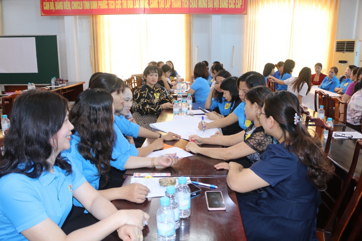 LĐLĐ Bình Phước: Trang bị kiến thức, kỹ năng làm cha mẹ cho nữ cán bộ, công nhân lao động