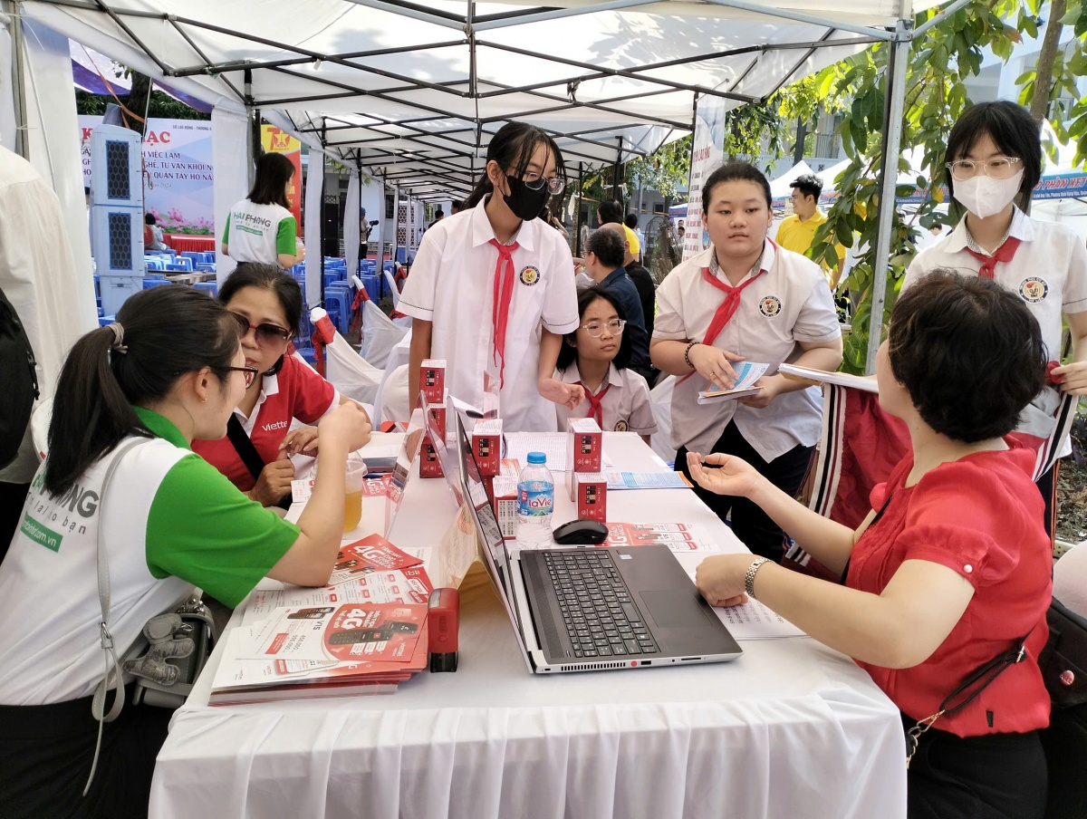 Hà Nội cần nhiều lao động dịp cuối năm: tập trung ở nhóm ngành nào?