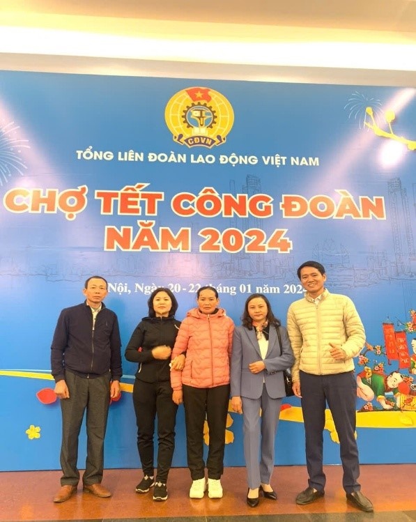 “Công đoàn giúp tôi thấu hiểu, chia sẻ và sống có trách nhiệm hơn” “Công đoàn giúp tôi thấu hiểu, chia sẻ và sống có trách nhiệm hơn”