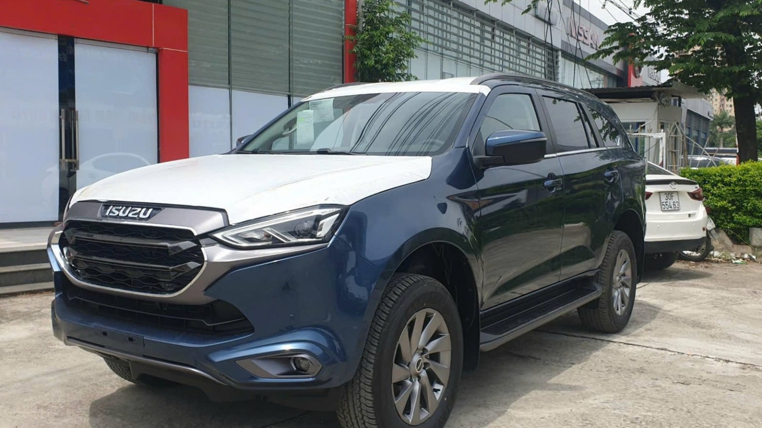 Đại lý giảm giá Isuzu Mu-X giảm tới 215 triệu đồng