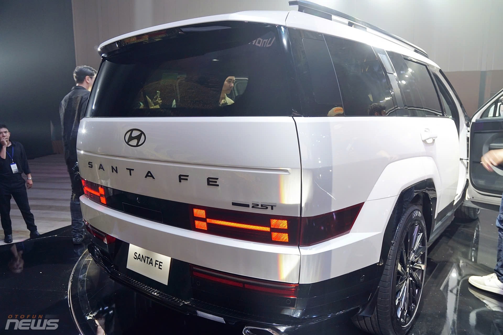 Hyundai Santa Fe máy dầu đời cũ đội giá 1,3 tỷ đồng Hyundai Santa Fe máy dầu đời cũ đội giá 1,3 tỷ đồng