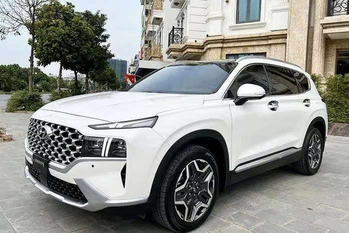 Hyundai Santa Fe máy dầu đời cũ đội giá 1,3 tỷ đồng Hyundai Santa Fe máy dầu đời cũ đội giá 1,3 tỷ đồng