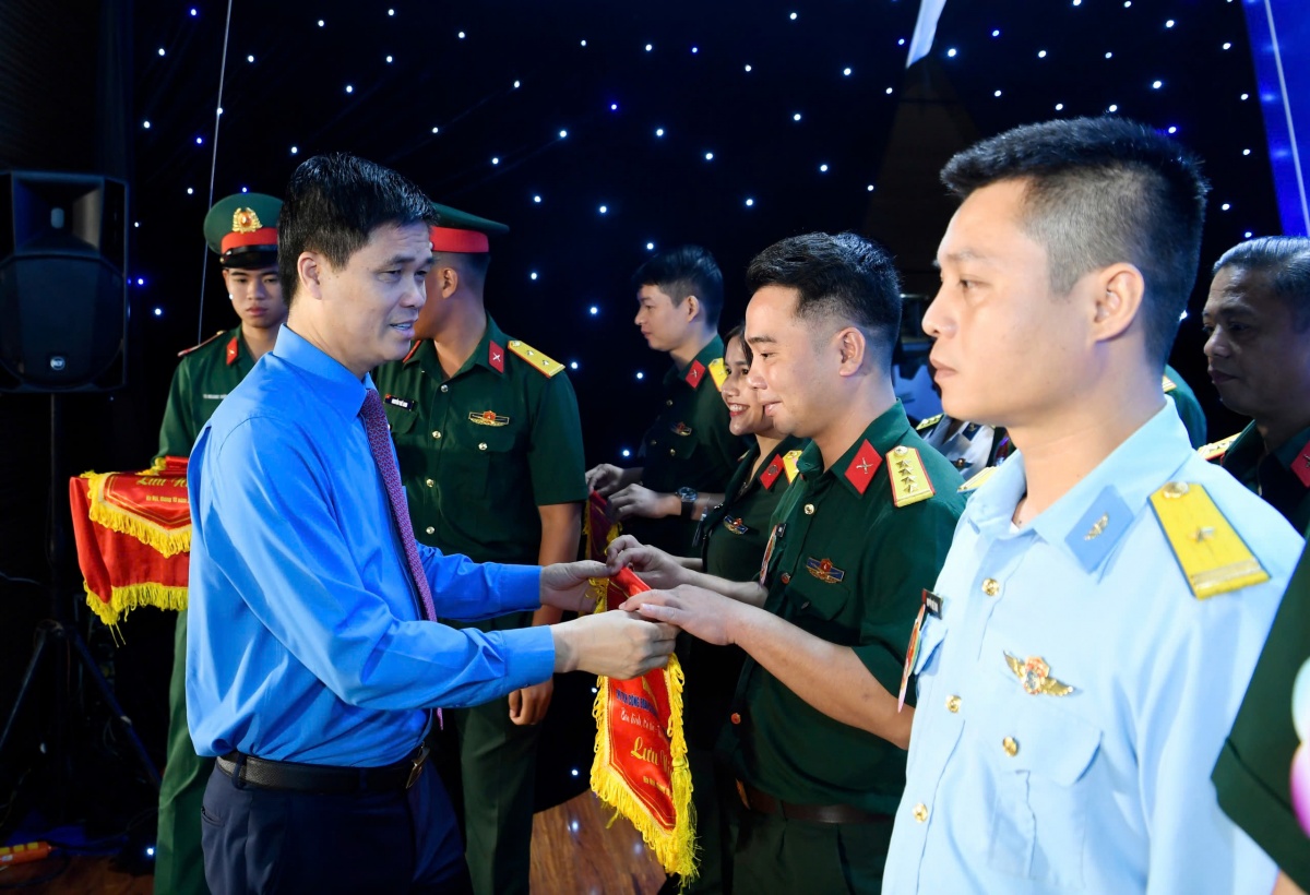 Hội thi Chủ tịch công đoàn cơ sở giỏi cấp toàn quân: Bản lĩnh, trí tuệ - Tâm huyết, nghĩa tình
