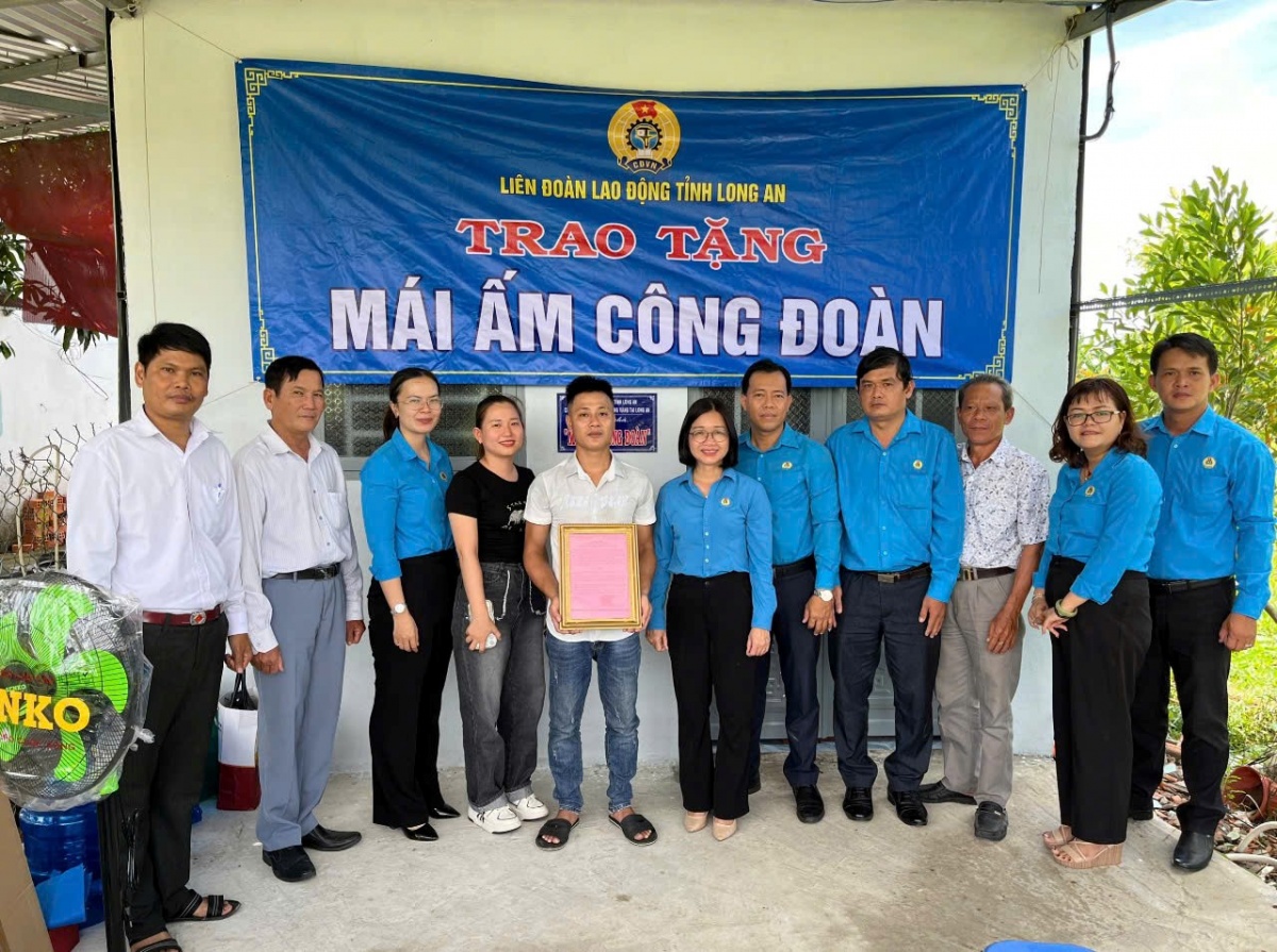 LĐLĐ tỉnh Long An: Tăng hỗ trợ “Mái ấm Công đoàn” lên 70 triệu đồng/căn LĐLĐ tỉnh Long An: Tăng hỗ trợ “Mái ấm Công đoàn” lên 70 triệu đồng/căn