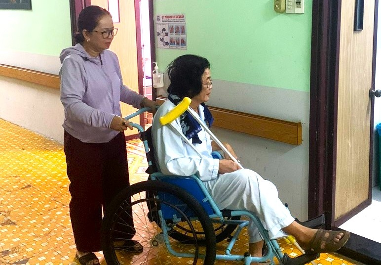 Trở lại công tác sau kỳ chữa bệnh, bác sĩ Lê Khắc Thu phải “chờ việc” Trở lại công tác sau kỳ chữa bệnh, bác sĩ Lê Khắc Thu phải “chờ việc”