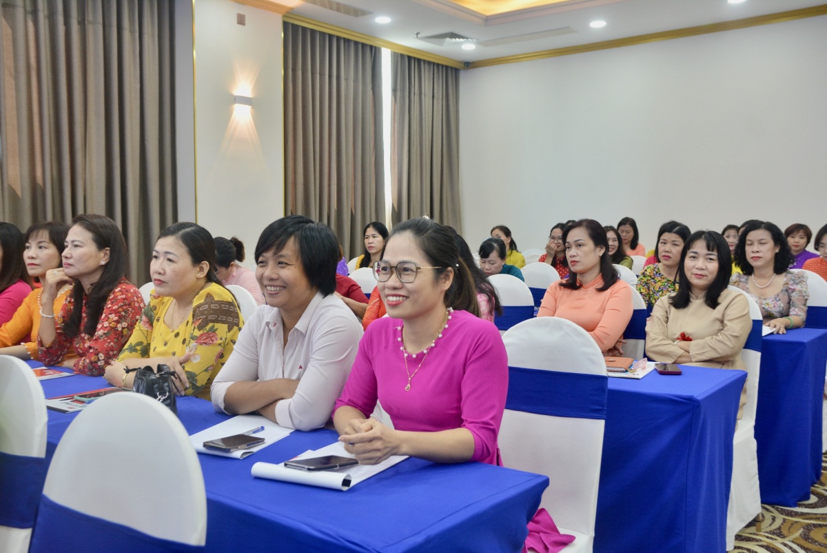 Cán bộ nữ công ngành Đường sắt cần hiểu pháp luật để xây dựng chính sách liên quan lao động nữ Cán bộ nữ công ngành Đường sắt cần hiểu pháp luật để xây dựng chính sách liên quan lao động nữ