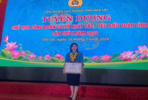 Chị Nguyễn Thị Ngọc Tĩnh, người hơn 20 năm gắn bó với công tác công đoàn Chị Nguyễn Thị Ngọc Tĩnh, người hơn 20 năm gắn bó với công tác công đoàn