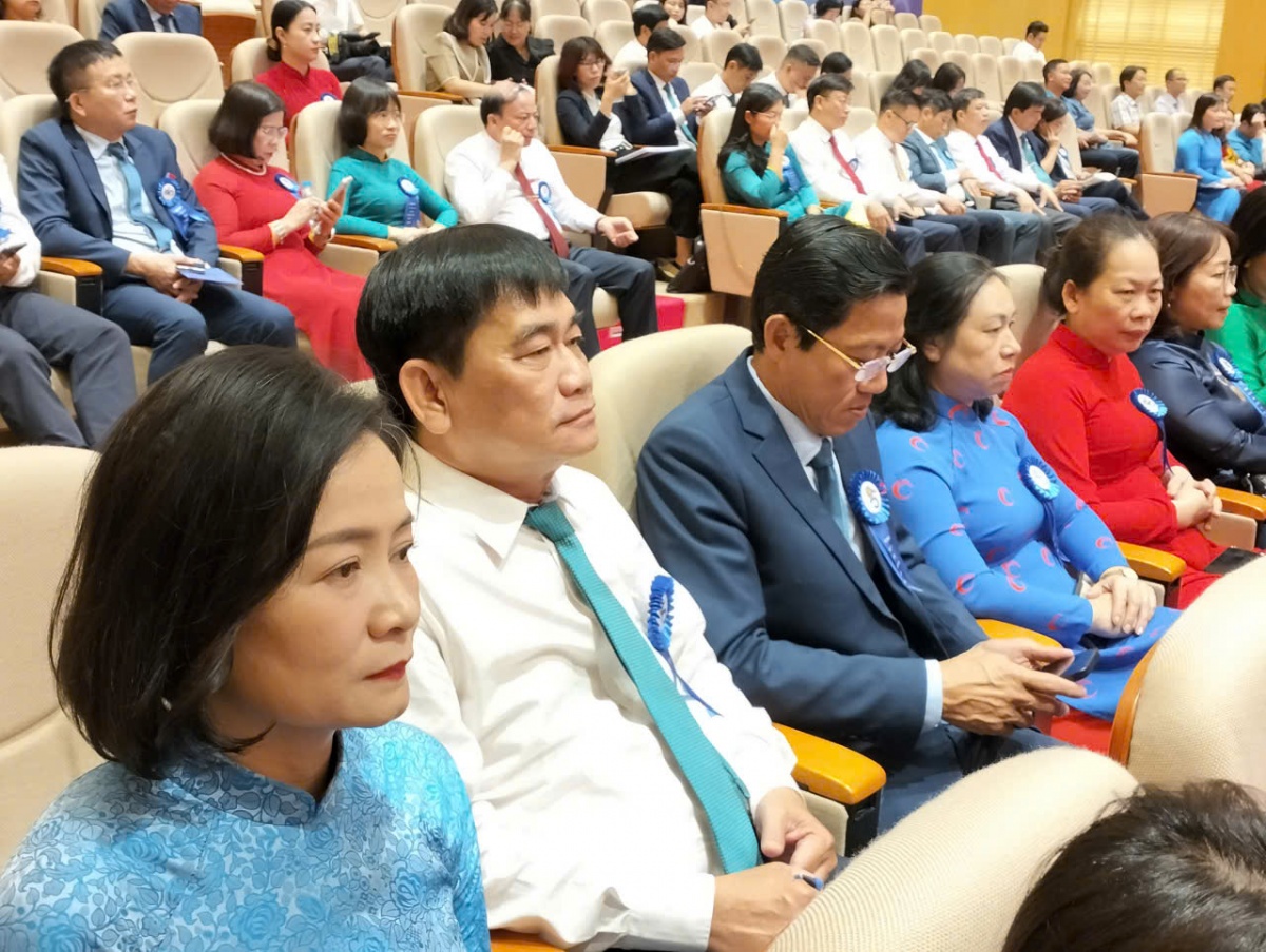 Tôn vinh 95 Chủ tịch Công đoàn cơ sở tiêu biểu, xuất sắc ngành Ngân hàng Tôn vinh 95 Chủ tịch Công đoàn cơ sở tiêu biểu, xuất sắc ngành Ngân hàng