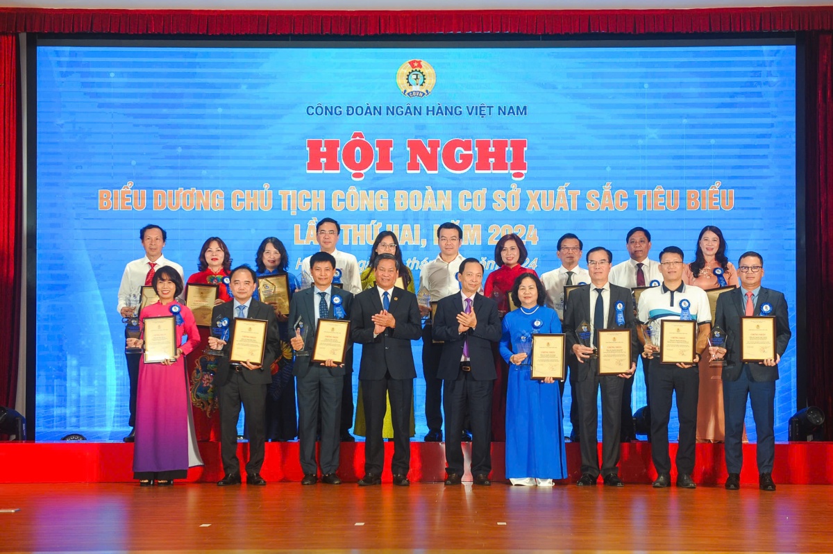 Tôn vinh 95 Chủ tịch Công đoàn cơ sở tiêu biểu, xuất sắc ngành Ngân hàng Tôn vinh 95 Chủ tịch Công đoàn cơ sở tiêu biểu, xuất sắc ngành Ngân hàng