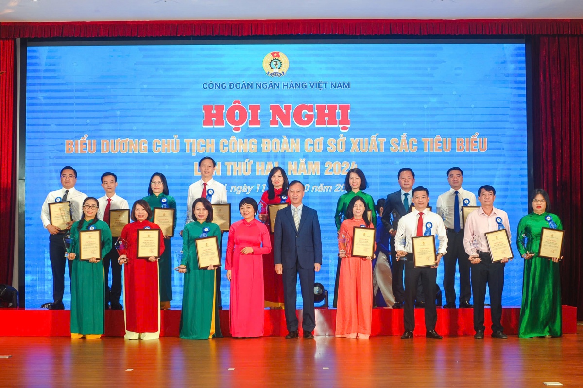 Tôn vinh 95 Chủ tịch Công đoàn cơ sở tiêu biểu, xuất sắc ngành Ngân hàng Tôn vinh 95 Chủ tịch Công đoàn cơ sở tiêu biểu, xuất sắc ngành Ngân hàng