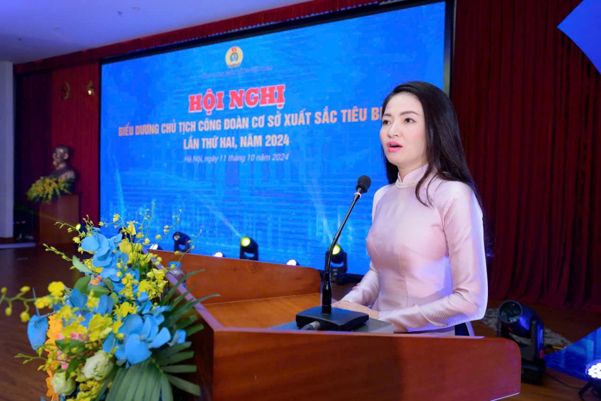 Công đoàn Ngân hàng Việt Nam tôn vinh 95 Chủ tịch công đoàn cơ sở tiêu biểu, xuất sắc Công đoàn Ngân hàng Việt Nam tôn vinh 95 Chủ tịch công đoàn cơ sở tiêu biểu, xuất sắc